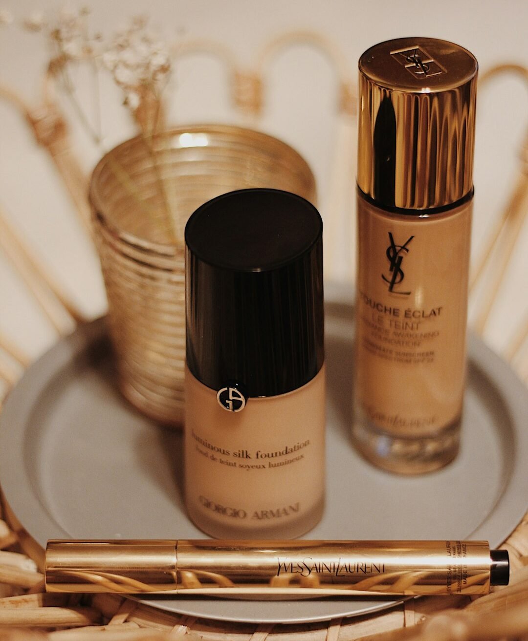 photo-1557205465-f3762edea6d3